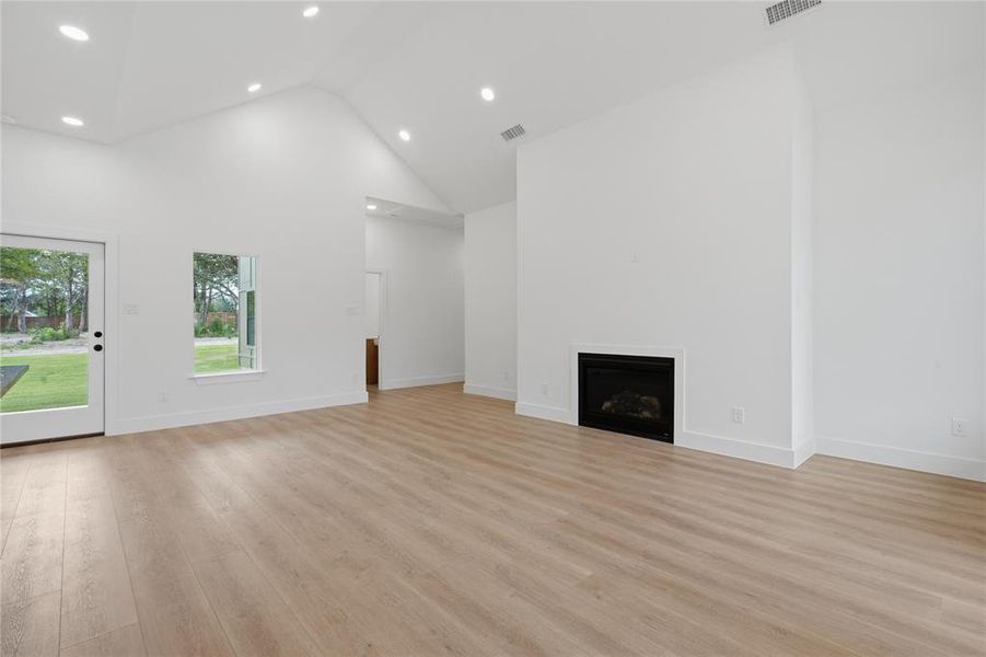 Spacious, unfurnished interior of a new home in , Dallas (Image 19). Spacious, unfurnished interior of a new home in , Dallas (Image 19).