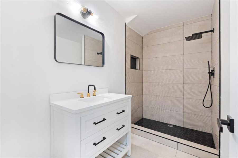 Furnished interior view inside a new home in , Atlanta (Image 7).