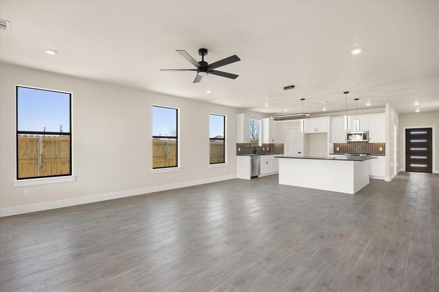 Spacious, unfurnished interior of a new home in , Granbury (Image 20).
