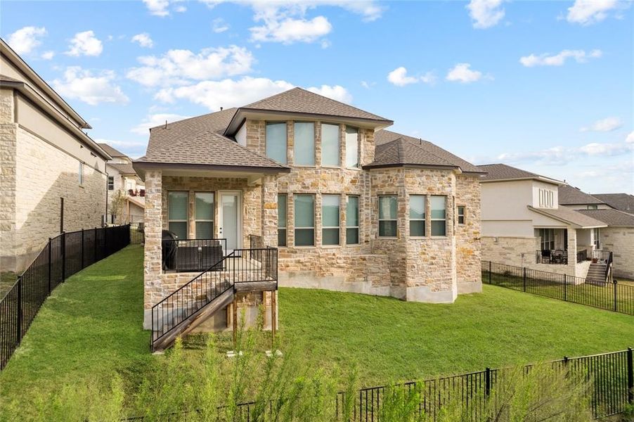 Image 43 of a home in Summit at Lake Travis.