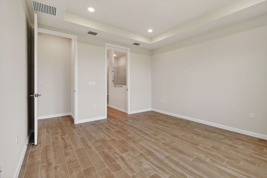 Spacious, unfurnished interior of a new home in Del Webb Tradition, Port St. Lucie (Image 24).