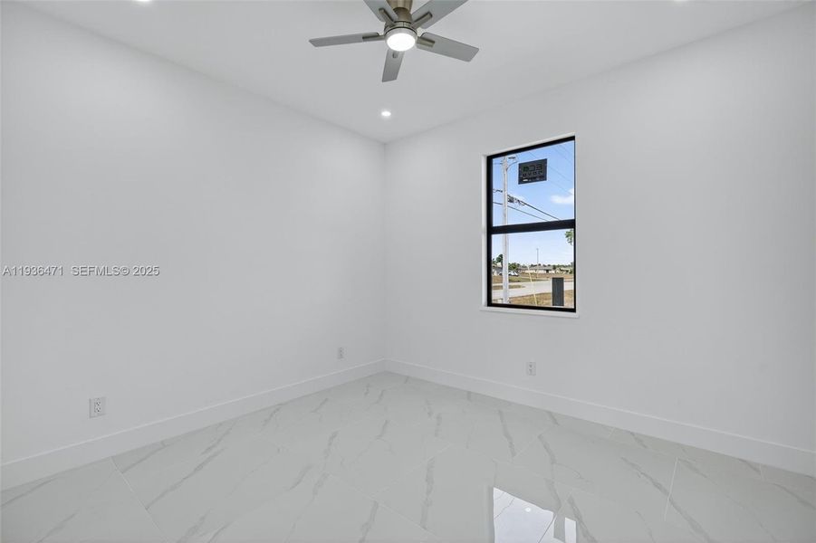 Spacious, unfurnished interior of a new home in , Cape Coral (Image 25).