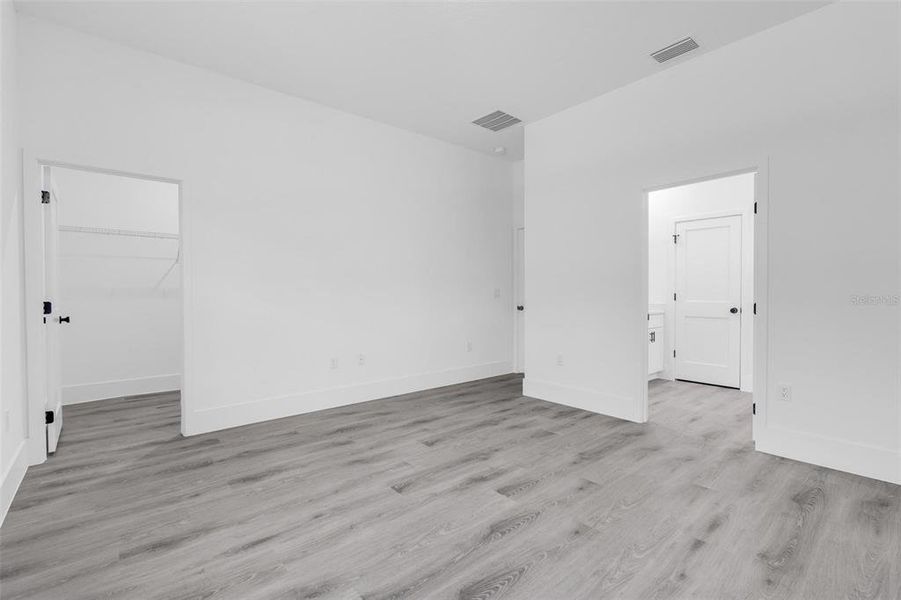 Spacious, unfurnished interior of a new home in , Ocala (Image 32).