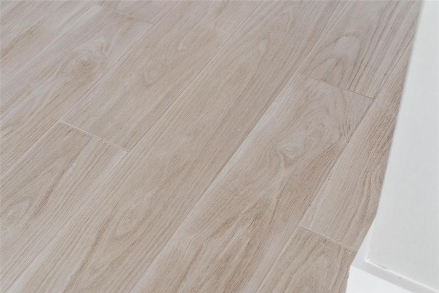 Alcove Ridge tile flooring in Iberica Beige Matte.