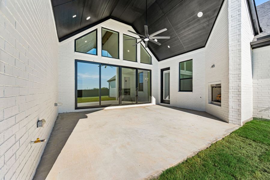 Exterior details and patio area of a home in NorthGlen, Haslet (Image 4).