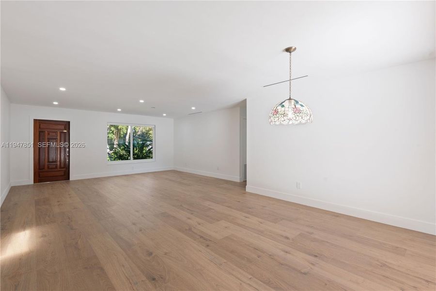 Spacious, unfurnished interior of a new home in , Palmetto Bay (Image 11).