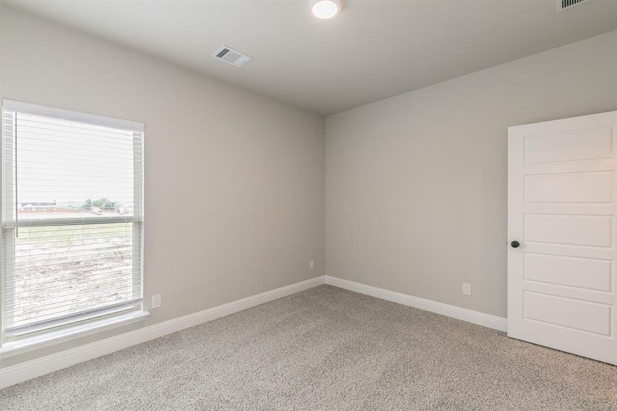 Spacious, unfurnished interior of a new home in , Alvarado (Image 15).