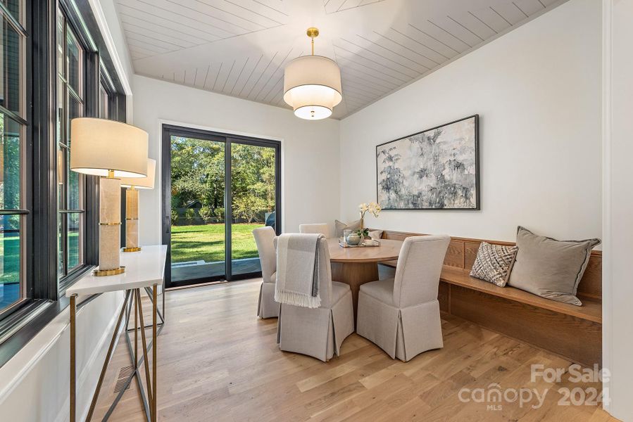 Breakfast room with built in bench