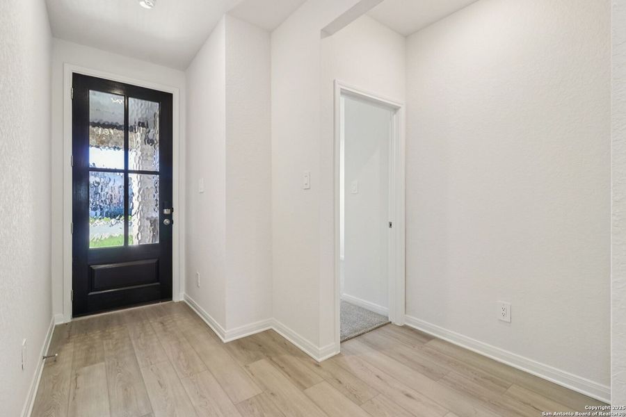 Spacious, unfurnished interior of a new home in Catalina, Converse (Image 34).