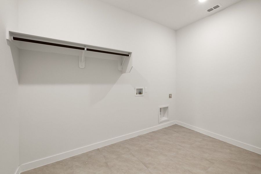 Spacious, unfurnished interior of a new home in Monte Cielo, Weslaco (Image 14). Spacious, unfurnished interior of a new home in Monte Cielo, Weslaco (Image 14).