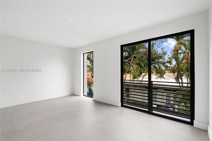 Spacious, unfurnished interior of a new home in , Miami (Image 30).