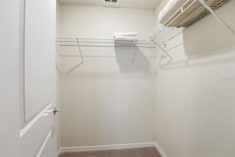 Spacious, unfurnished interior of a new home in , Clermont (Image 22).