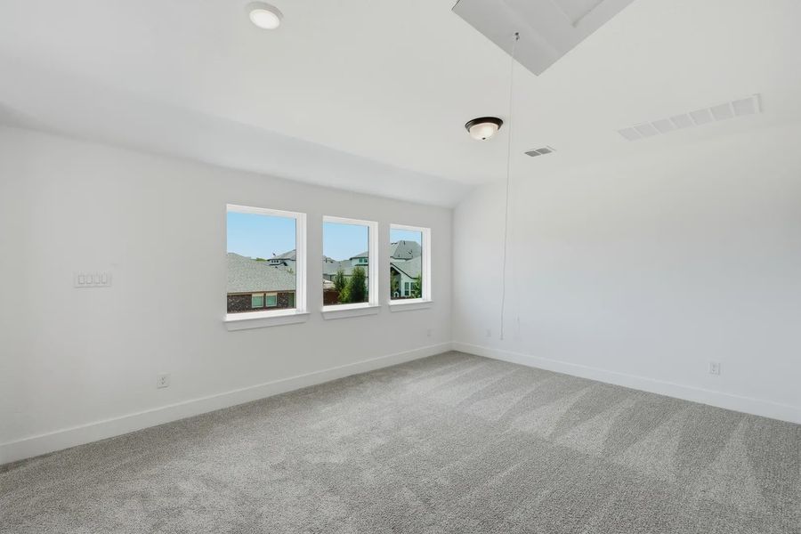 Spacious, unfurnished interior of a new home in Stillwater Ranch, San Antonio (Image 29).