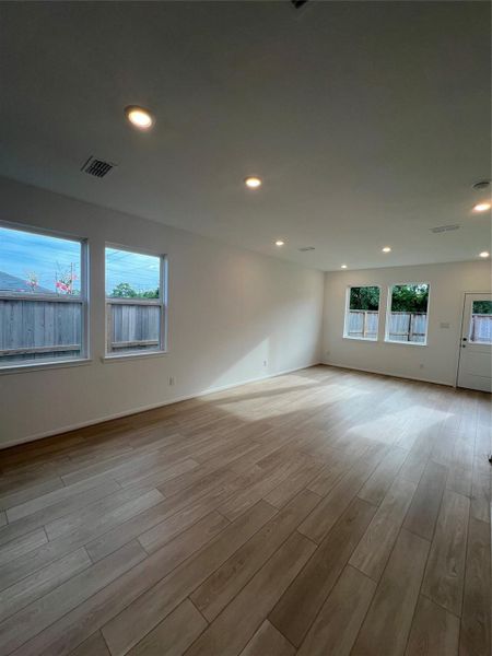Spacious, unfurnished interior of a new home in Arcadia 40s, Missouri City (Image 15).