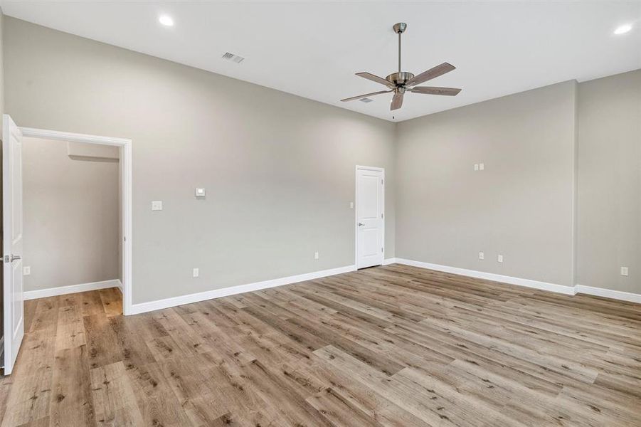 Spacious, unfurnished interior of a new home in , Granbury (Image 29).