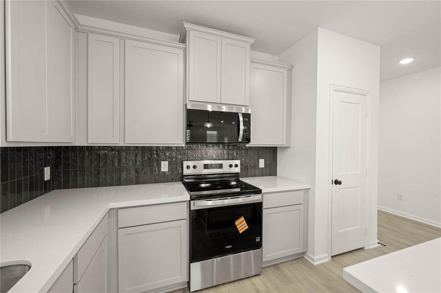 116 Honey Bee- Kitchen-3