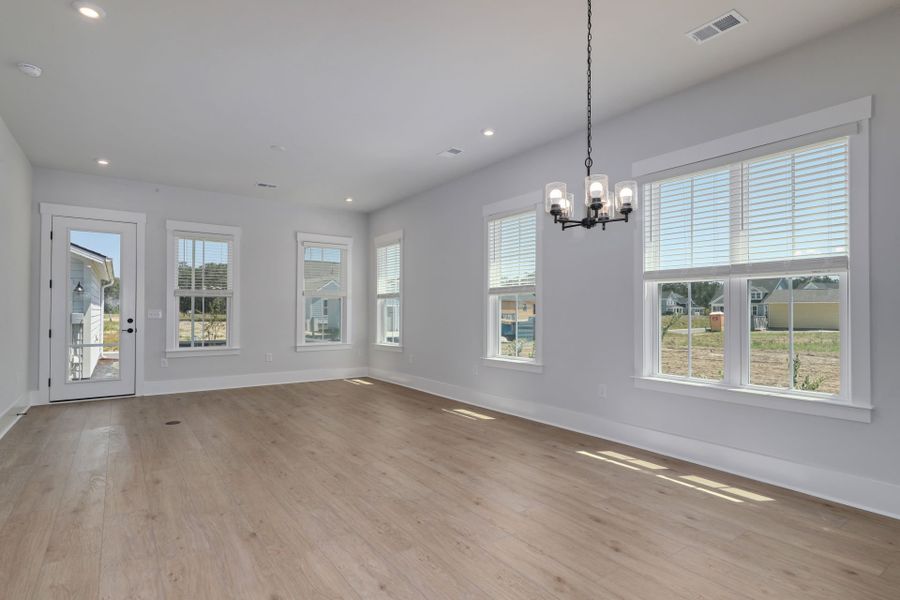 Spacious, unfurnished interior of a new home in SayeBrook, Myrtle Beach (Image 15).