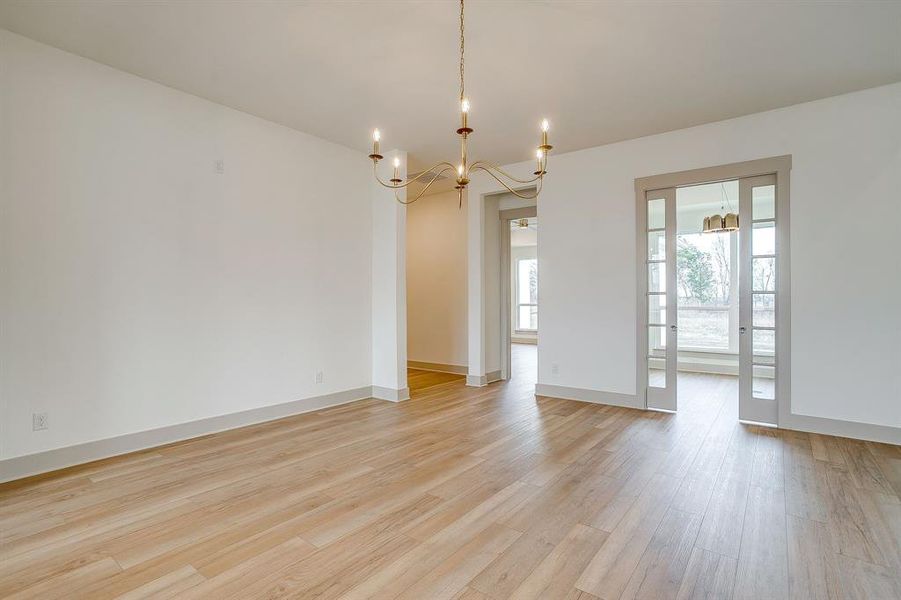 Spacious, unfurnished interior of a new home in Tuscan Estates, Waxahachie (Image 17).