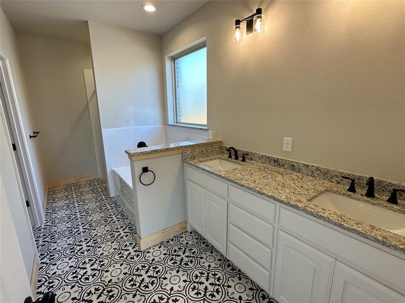 Furnished interior view inside a new home in , Cleburne (Image 5).