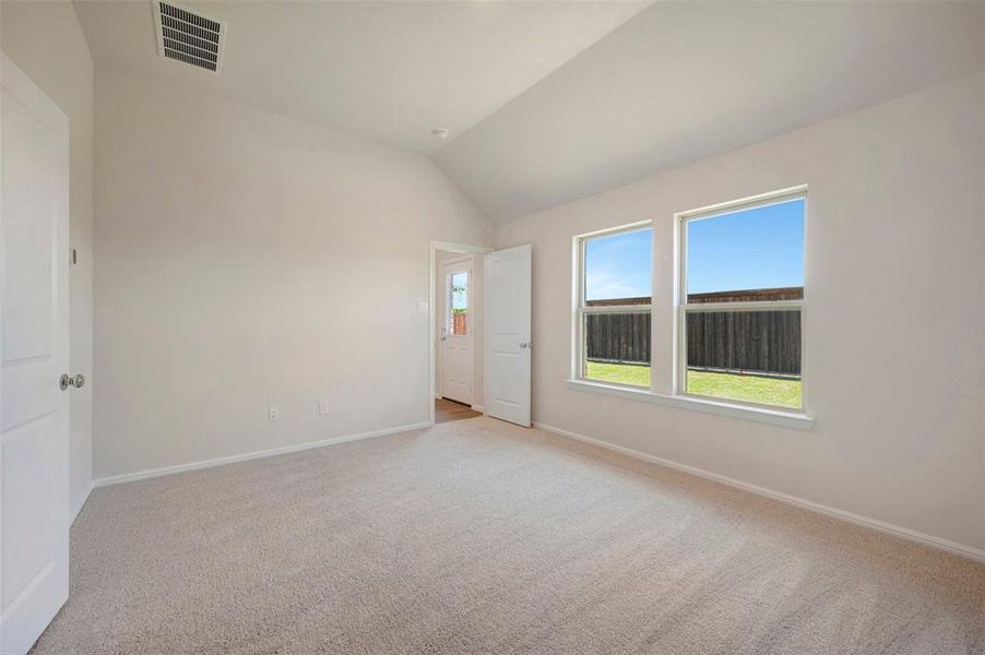 Spacious, unfurnished interior of a new home in Tarrytown, Crowley (Image 32).