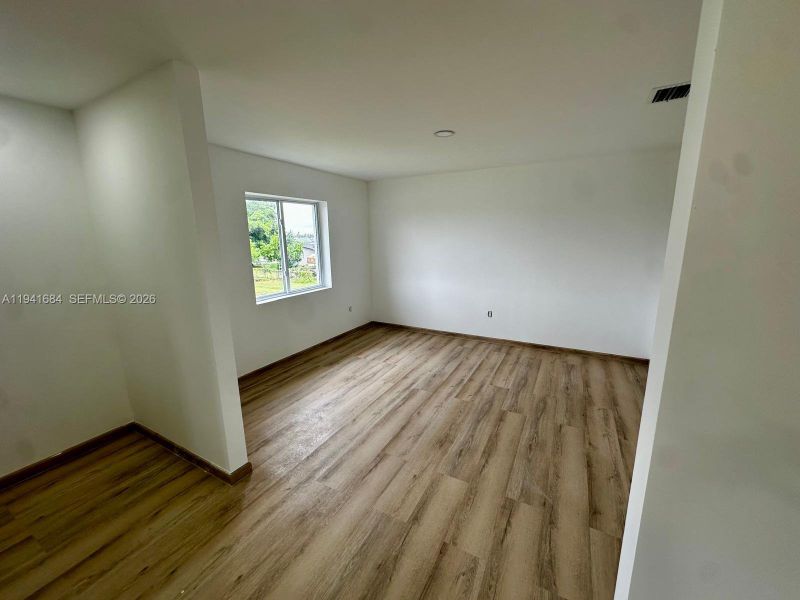 Spacious, unfurnished interior of a new home in , Florida City (Image 51).