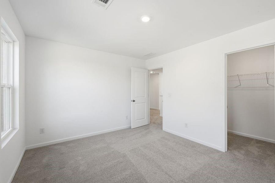 Spacious, unfurnished interior of a new home in Falls Creek, Flowery Branch (Image 15).