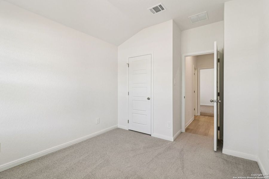 Spacious, unfurnished interior of a new home in Catalina, Converse (Image 35).