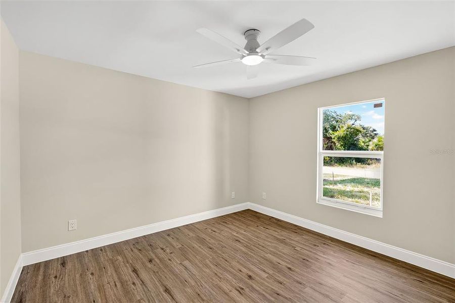 Spacious, unfurnished interior of a new home in , Port Charlotte (Image 14).