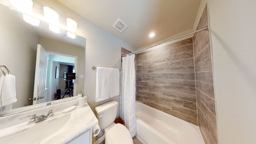 Representative furnished interior of a home built from the Floor Plan 2121 by Colina Homes in Grand Magnolia, Magnolia (Image 6). Representative furnished interior of a home built from the Floor Plan 2121 by Colina Homes in Grand Magnolia, Magnolia (Image 6).