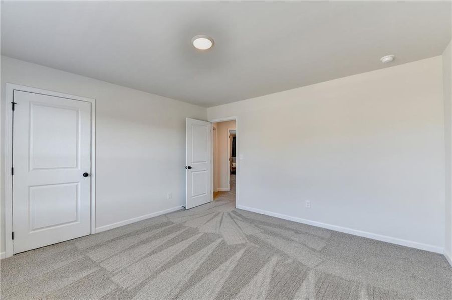 Spacious, unfurnished interior of a new home in , Auburn (Image 23).