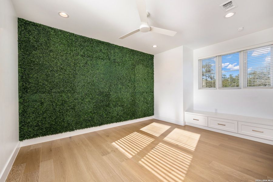 Spacious, unfurnished interior of a new home in , Bulverde (Image 23).