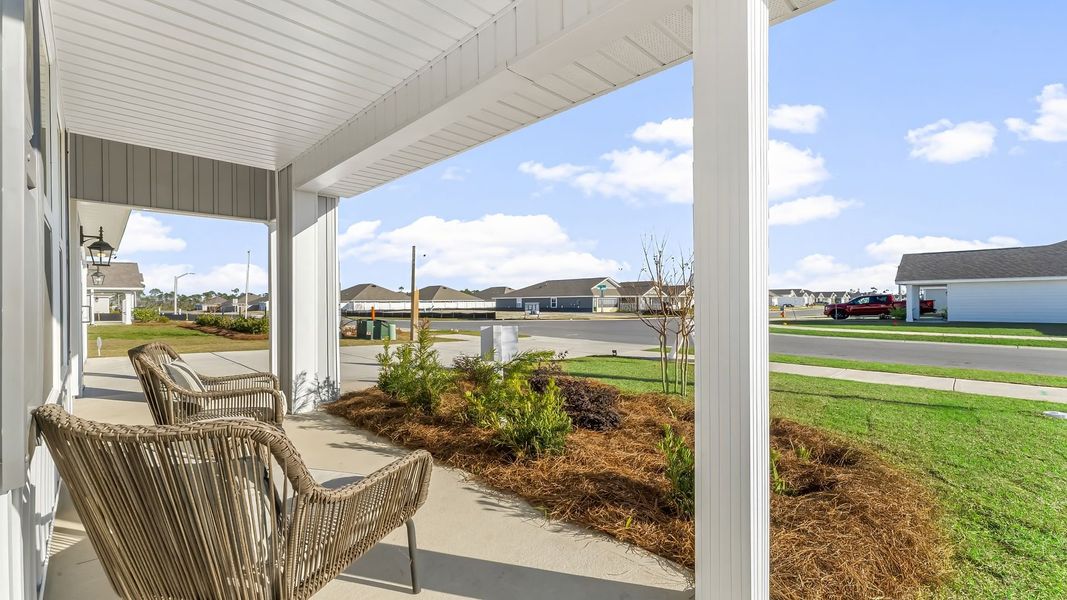 Exterior details and patio area of a home in Park Place, Panama City (Image 19).