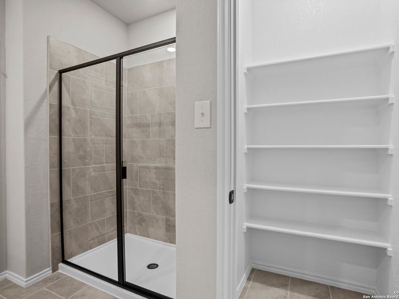 Image 28 of a home in Royal Crest.