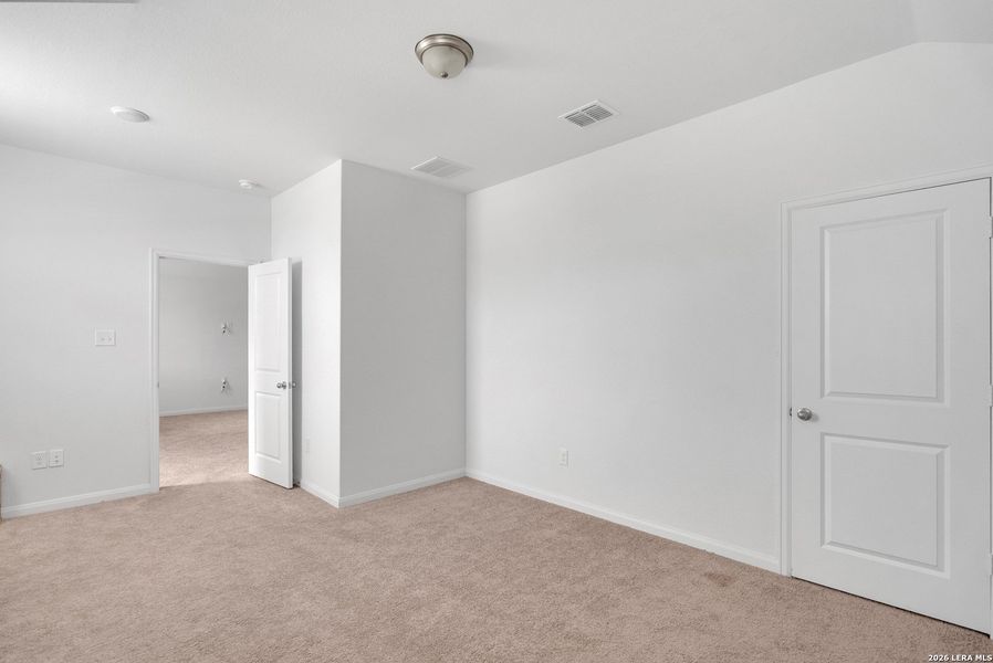 Spacious, unfurnished interior of a new home in , San Antonio (Image 19).