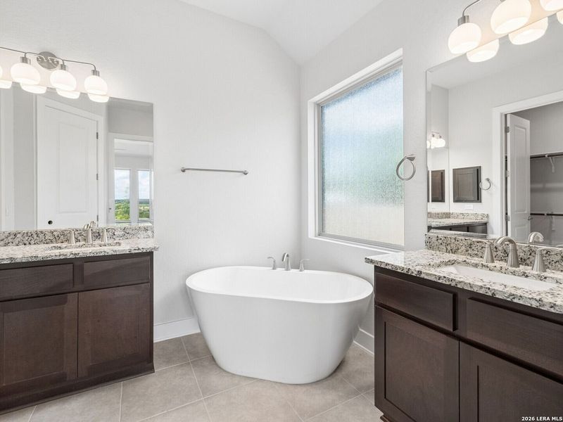 Furnished interior view inside a new home in Cibolo Crossing, Universal City (Image 9).