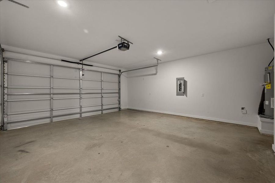 Spacious, unfurnished interior of a new home in , Leonard (Image 18).