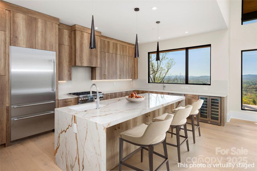 Elegant chef's kitchen with 9' island