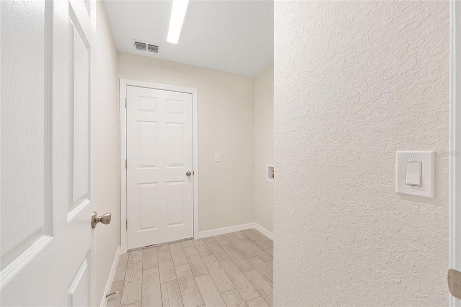 Spacious, unfurnished interior of a new home in , Ocala (Image 29).