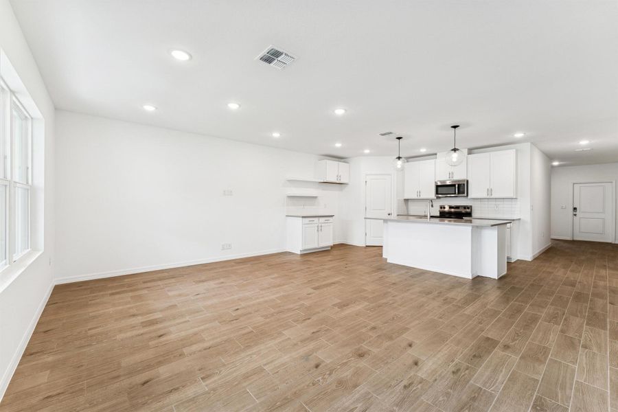 Spacious, unfurnished interior of a new home in Aspire at Palm Bay, Palm Bay (Image 40).