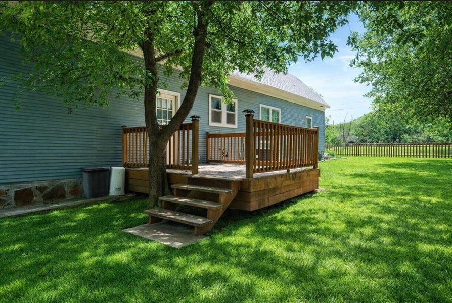 Exterior details and patio area of a home in , Mineral Wells (Image 16).