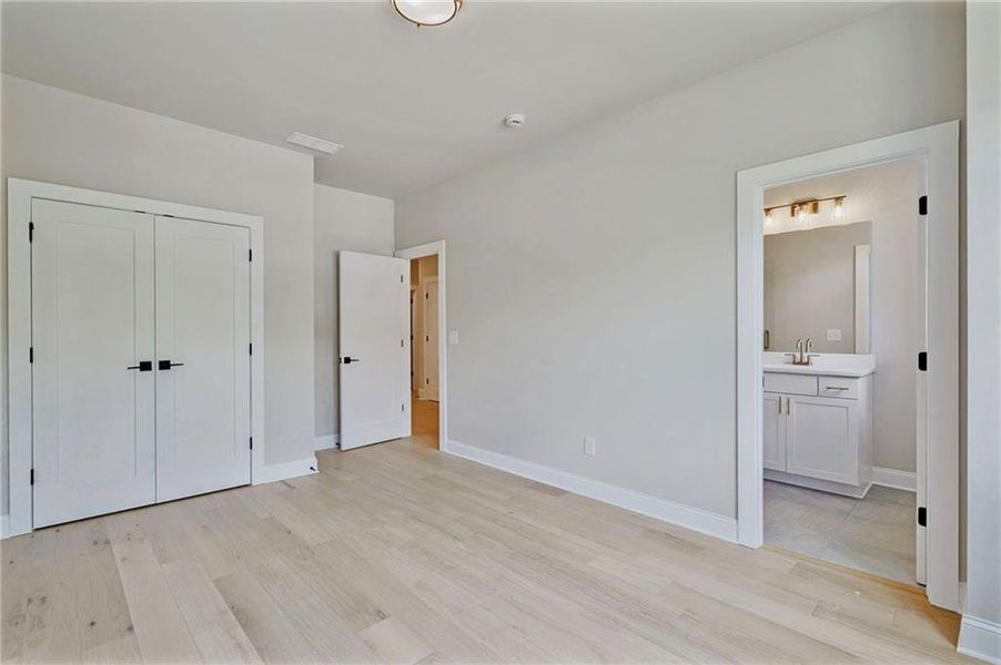 Spacious, unfurnished interior of a new home in , Atlanta (Image 36).