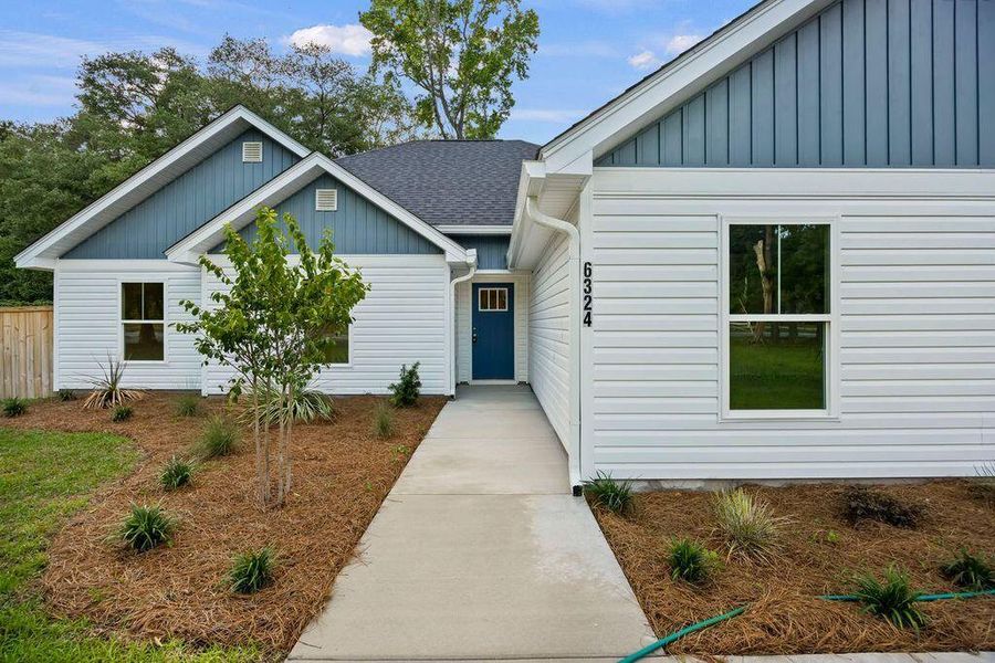 Exterior details and patio area of a home in , Awendaw (Image 3).