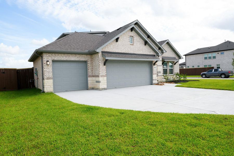 Front exterior of a new home in Foxtail Palms, Manvel, TX, highlighting curb appeal (Image 20).