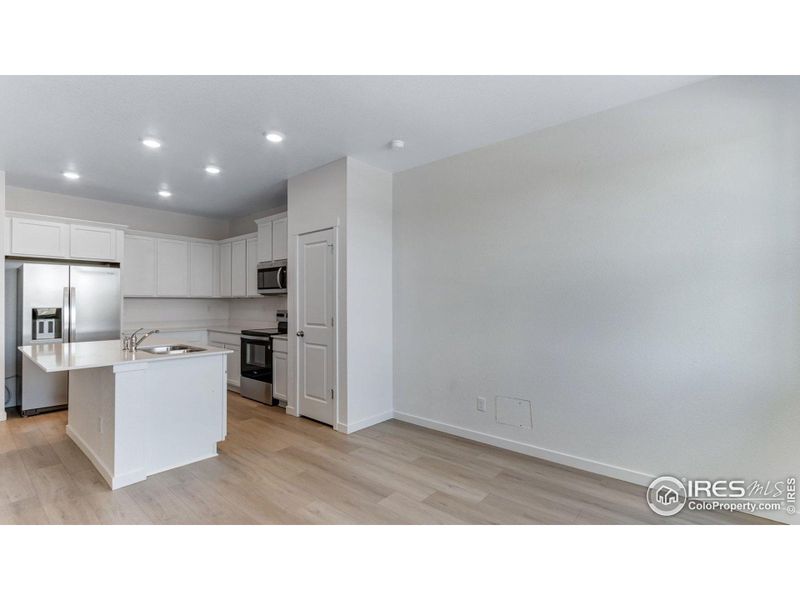 Spacious, unfurnished interior of a new home in Vista Meadows, Fort Lupton (Image 16).