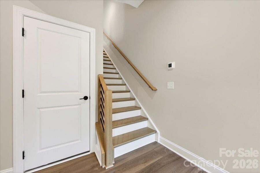 Oak box stairs with open rails