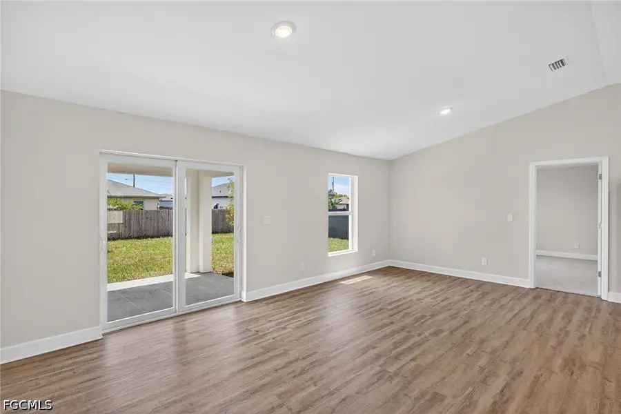 Spacious, unfurnished interior of a new home in Cape Coral, Cape Coral (Image 18).
