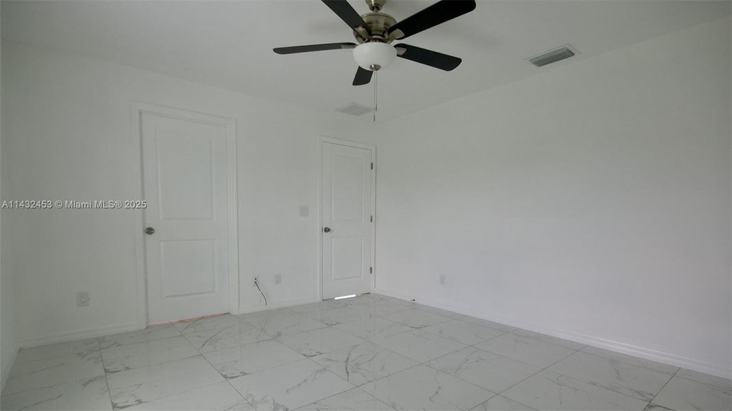 Spacious, unfurnished interior of a new home in , Fort Myers (Image 19).
