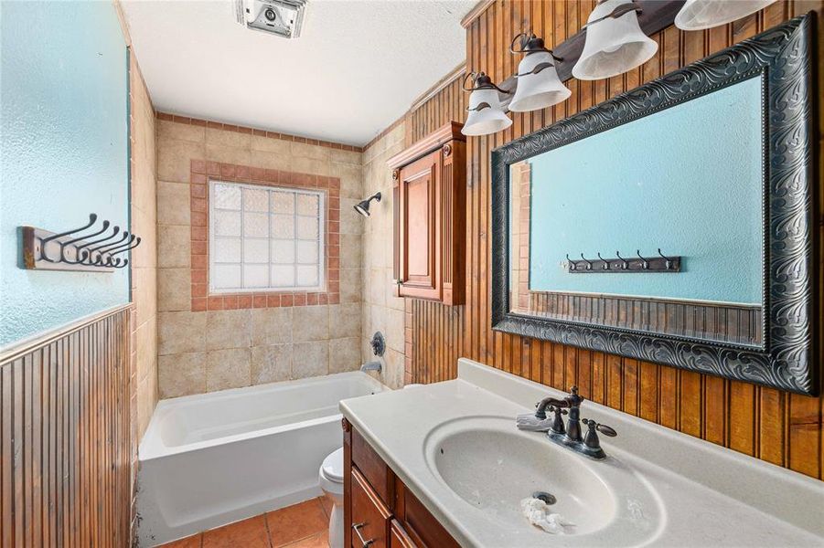 Furnished interior view inside a new home in , Brownwood (Image 5).