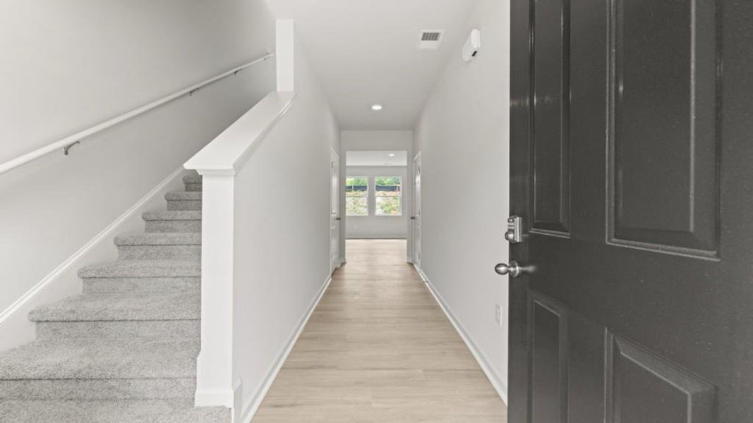 Spacious, unfurnished interior of a new home in Oakleigh Glen, Dallas (Image 11).