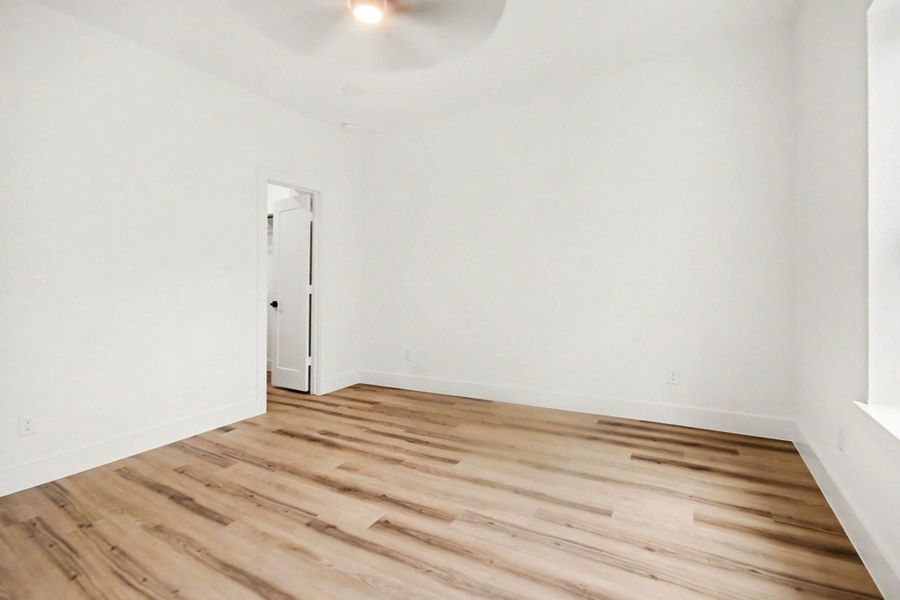 Spacious, unfurnished interior of a new home in , Houston (Image 23).